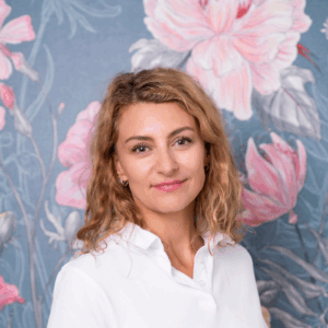 Portraitfoto von Frauenärztin Dr. Rebecca Stecher