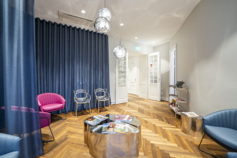 Foto des Warteraums einer Frauenheilkundeordination