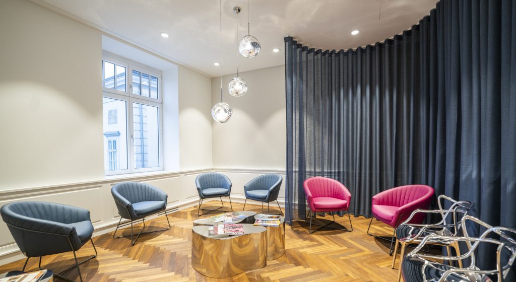 Foto des Warteraums einer Frauenheilkundeordination